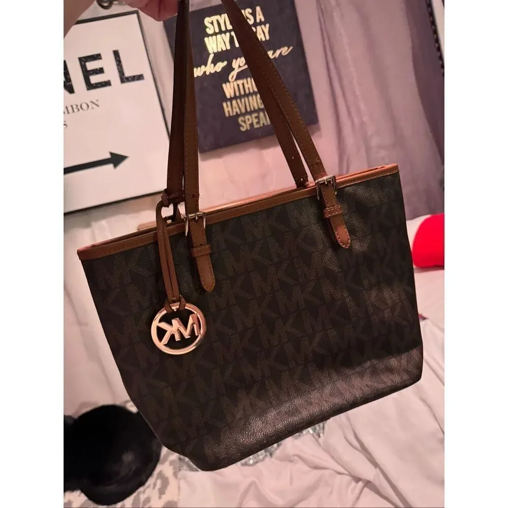 Michael Kors brown jet set monogram signature(Quinn)Tote bag purse pocketbook